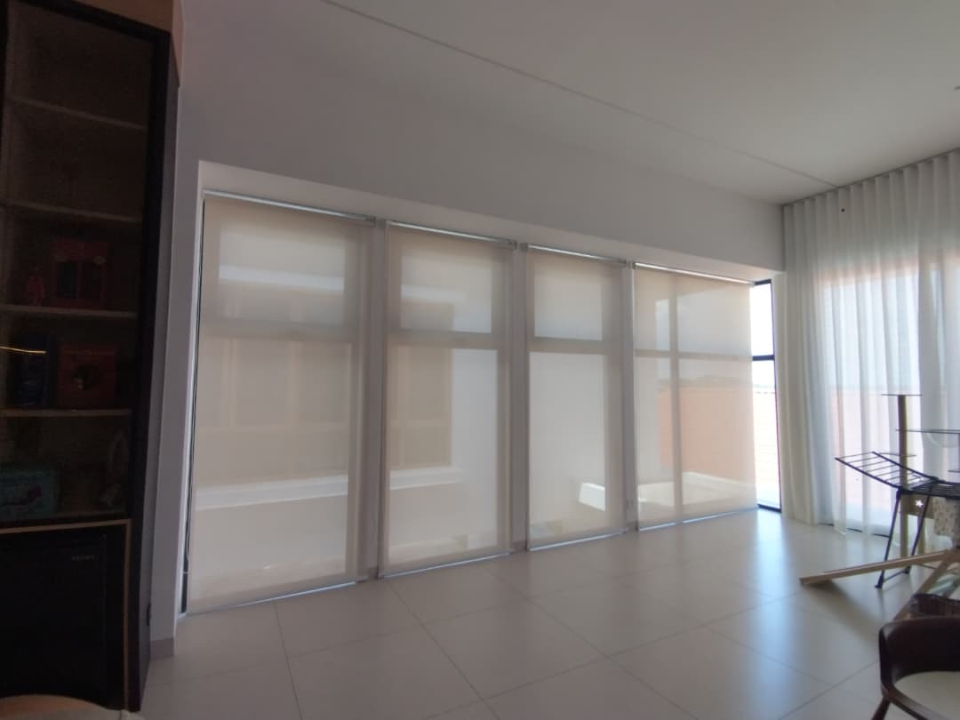 SUNSCREEN ROLLER BLIND